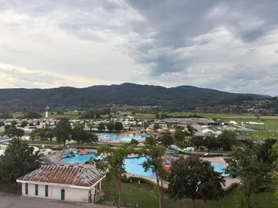 an aerial view of a water park at Holzhaus in der Therme Čatež - familienfreundlich, Nähe WinterSommerRiviera in Brežice