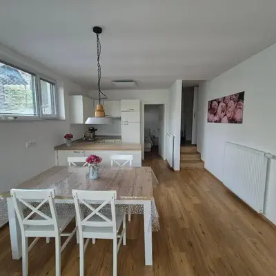 Annie's apartment